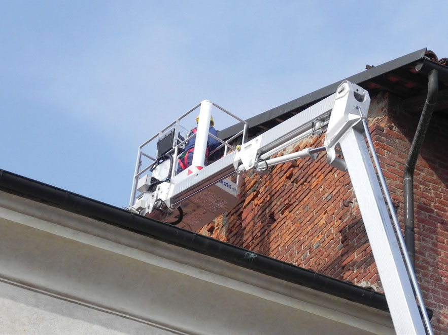 Autonacela telescopica cu jib Multitel